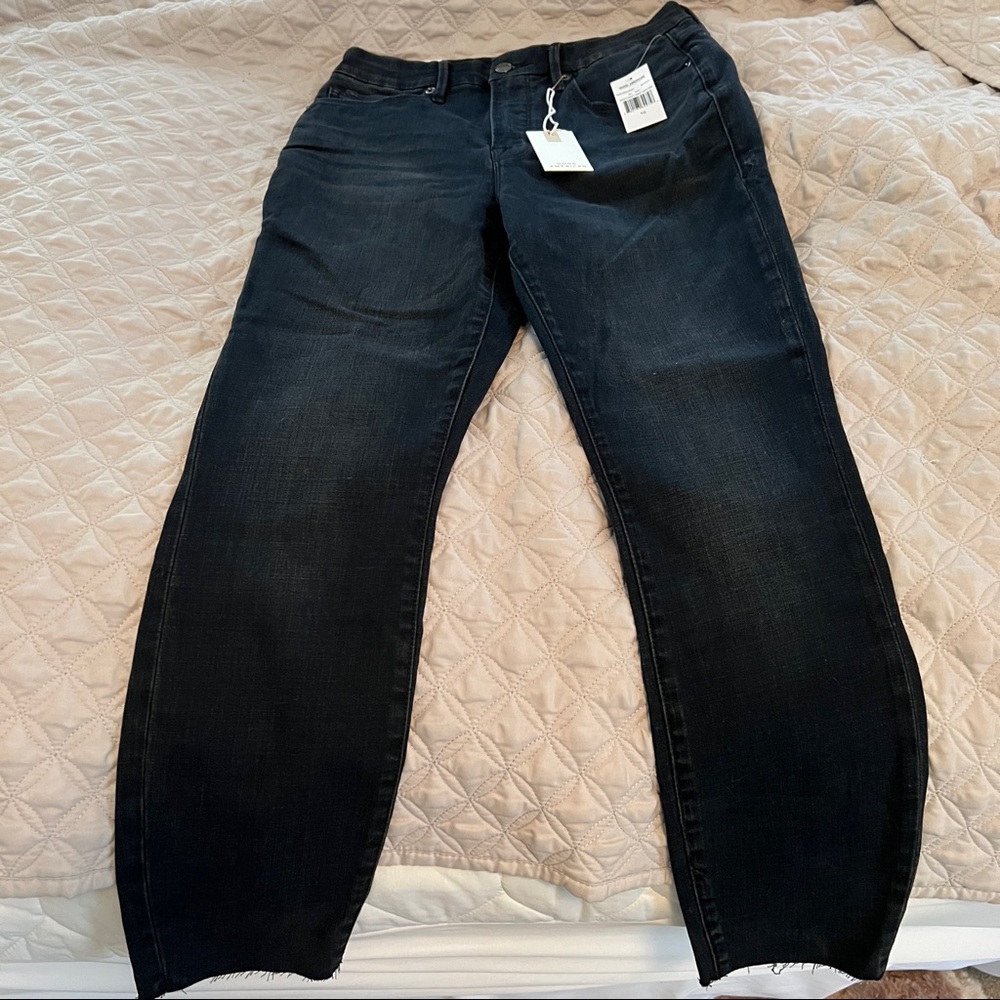 Good American Good Waist Crop Raw Hem - Blue631. Size 10